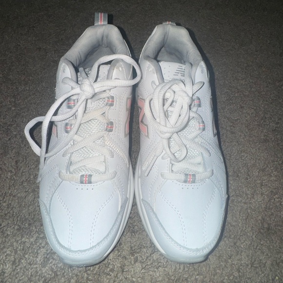 White and pink new balances - Picture 1 of 5